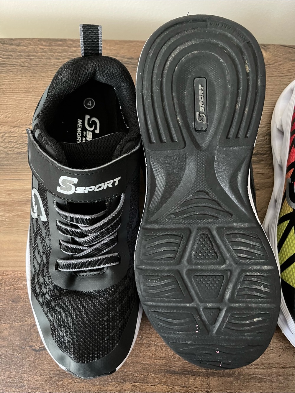 Boys Shoes Skechers Sneakers 3 Pair Bundle Size 4 - Picture 5 of 12